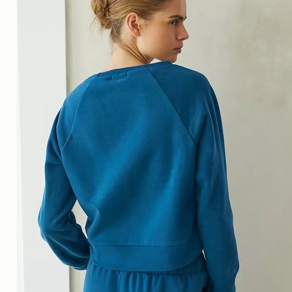Beyond Yoga Luxe Fleece Uplift Cropped Pullover Sweatshirt Blue Gem Large NWT - Picture 5 of 11